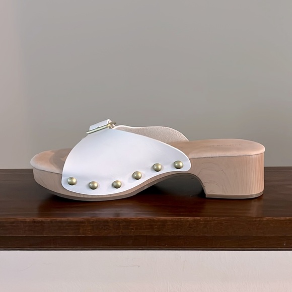 American Eagle Elegant White Mules with Gold Buckle. - Picture 7 of 13